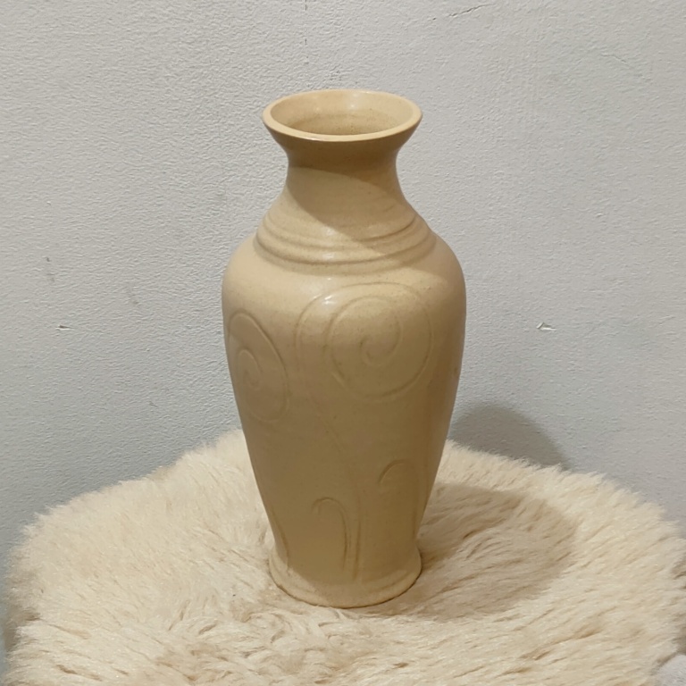 Fotka klasická váza s dekorem okr
