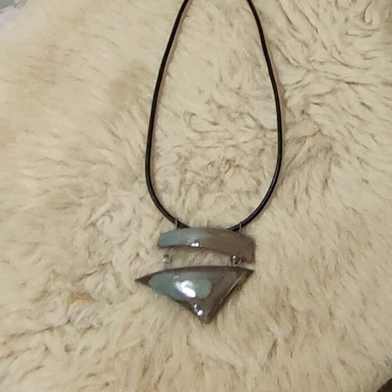 Fotka keramický náhrdelník šedozele