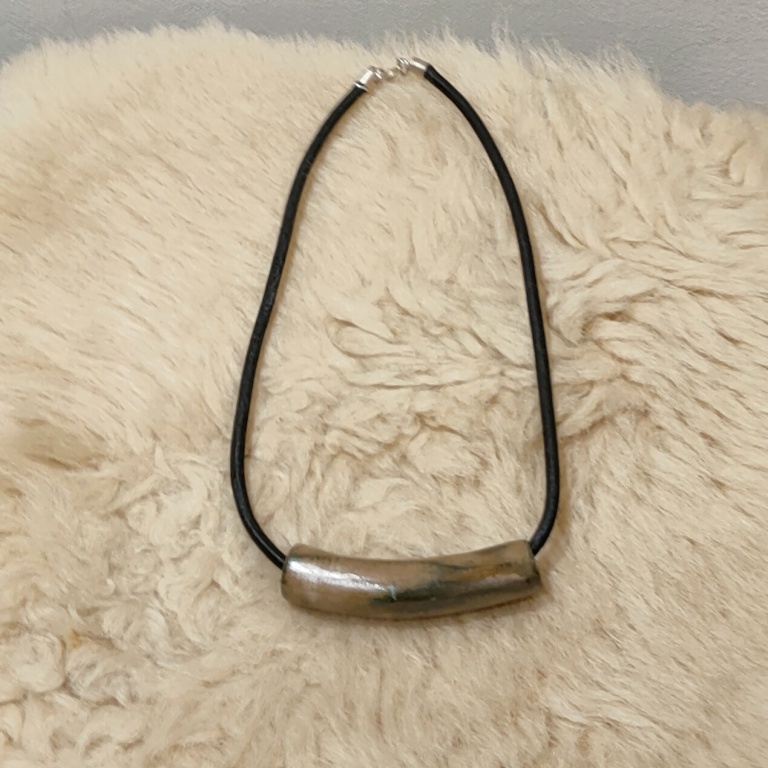 Fotka keramický náhrdelník dutinka béžovo hnědý