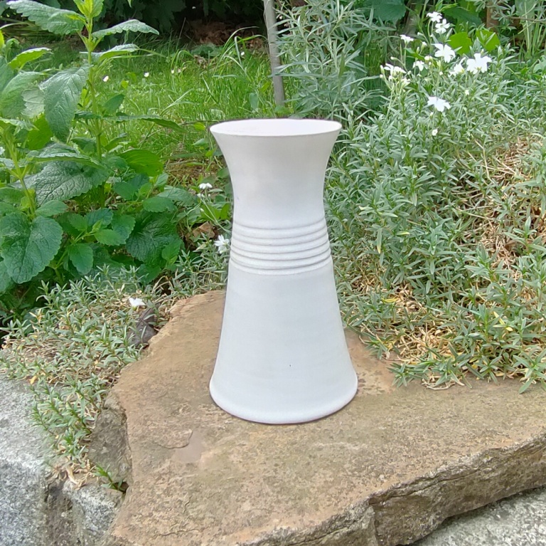 Fotka Vázička úzká smetanová