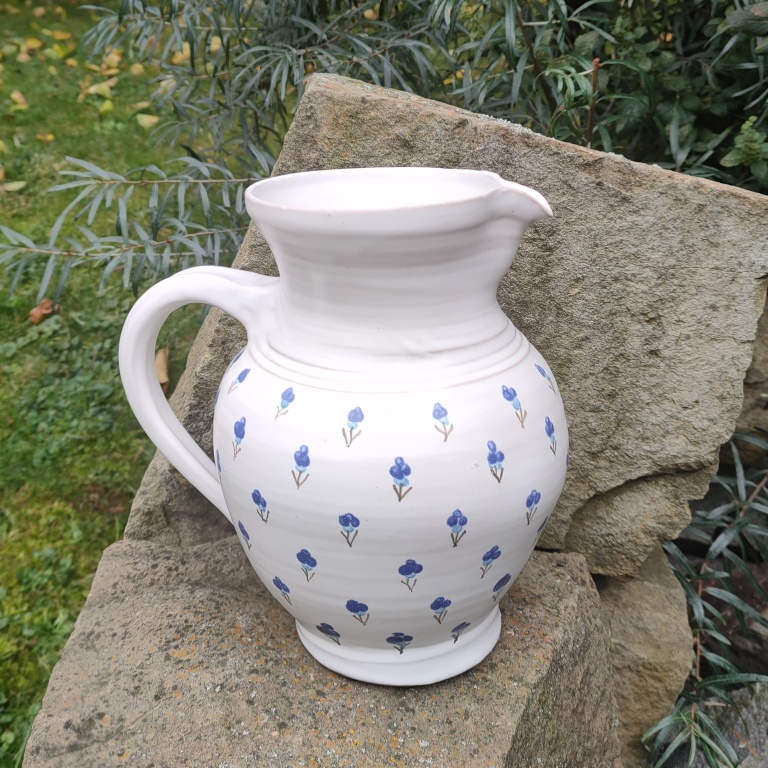 Fotka džbán modré macešky 2 l