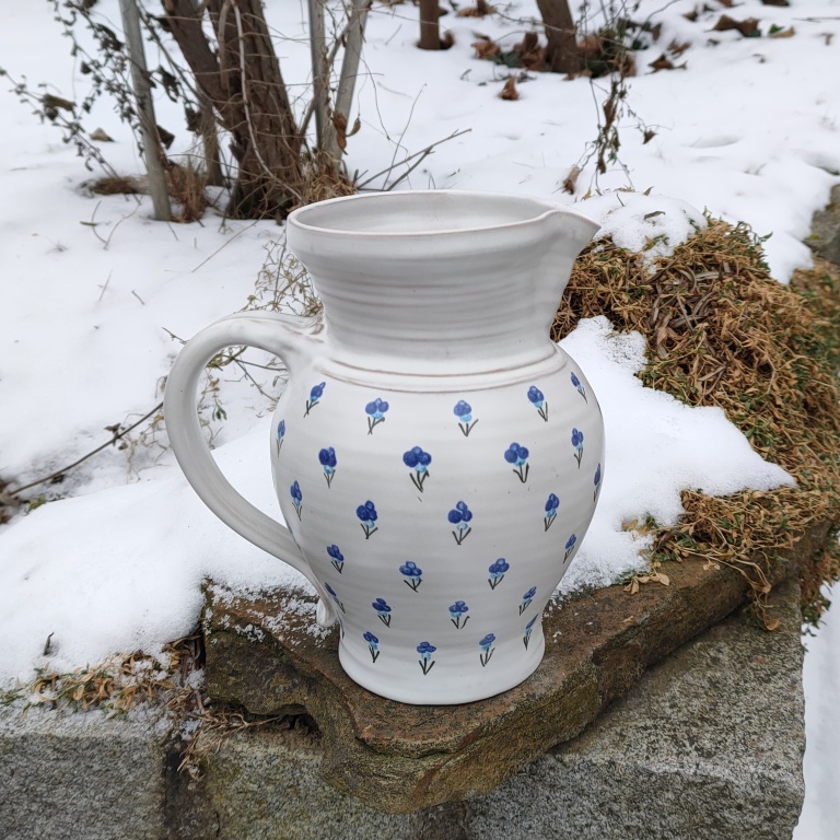 Fotka džbán modré macešky 1,5 l