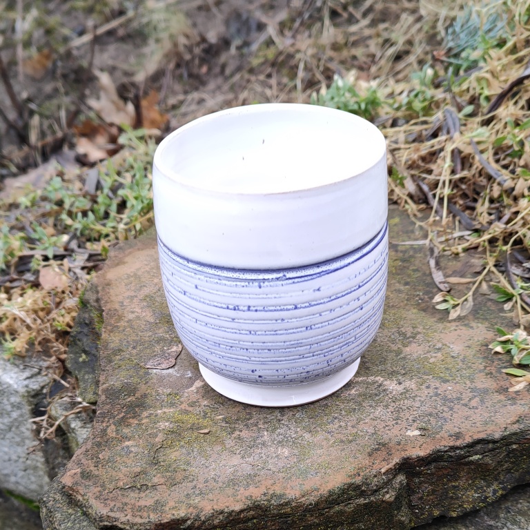 Fotka kalíšek-hrnek v bílo modré